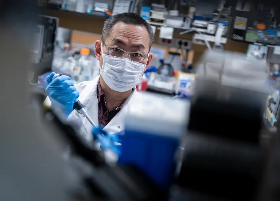 Tsuyoshi Miyake working in the lab